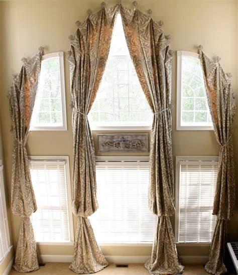 Window Treatments For Challenging And Arched Windows リビング インテリア 家の