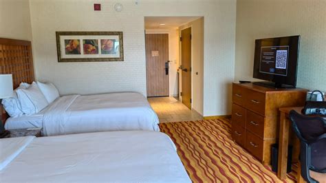 Renaissance Phoenix Glendale Hotel And Spa Guest Room 2 Queens Youtube