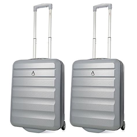 The hard ones are suited to better protect fragile objects inside. Aerolite 55x40x20 Taille Maximale Ryanair ABS Bagage Cabine à Main Valise Rigide Léger 2 Roulettes
