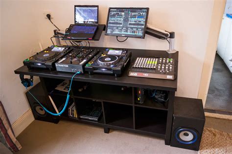 Recently, i moved into a new apartment and the old ikea dj booth i had constructed wouldn't fit. meuble dj diy
