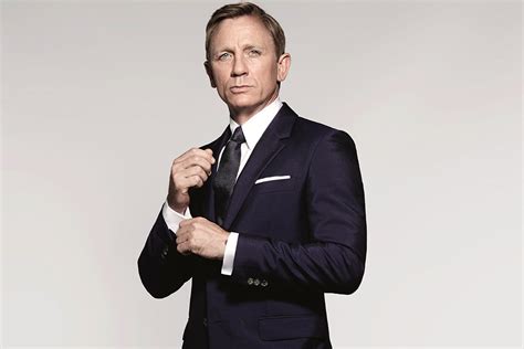 World Exclusive Images Of Daniel Craig As James Bond From Spectre
