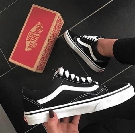 Find the latest styles of vans old skool sneakers for men and women, in a range of colors and fabrics. Tênis Vans Old Skool Classic Preto Feminino Super Oferta ...