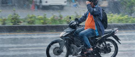 Safety Tips For Riding A Bike In The Rain Zameen Blog