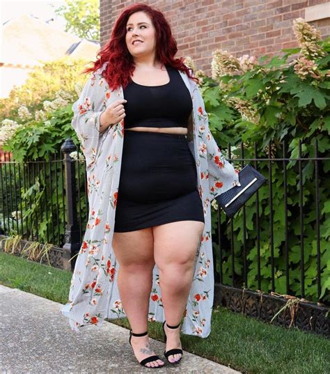 Plus Size Blogger Curves Curls and Clothes Wunderschöne frau