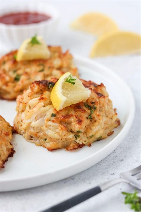 I learned to eat blue crabs at a very early age. Whole30 + Keto Maryland Crab Cakes | Recipe in 2020 ...