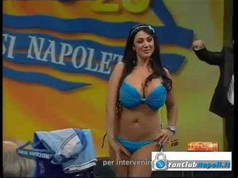 La Sexy Marika Fruscio Si Spoglia Nuda Per La Coppa Italia Del Napoli