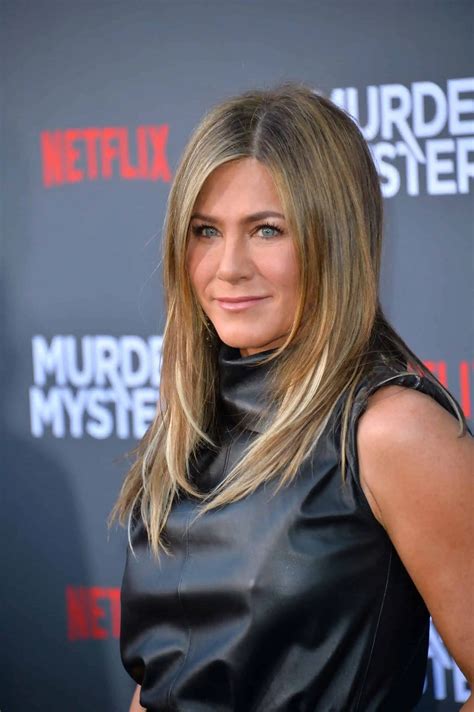 Jennifer Aniston Opens Up About Her Plastic Surgery Says Shell Never Inject S T Into My Face
