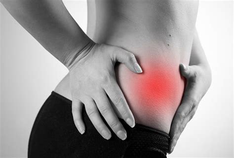 It is recommended that you rest for 48 hours to prevent any further damage and apply ice packs to the area for 20 minutes 4. 12 reasons for pain above right hip
