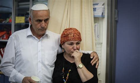 בארץ ישראל, צעירים מוסתים משנאה מטורפת שהגיעה בעיקר מנציגי ציבור, פוגעים בחרדים, מקניטים אותם וצוחקים על לבושם. סערת יאיר גולן | ''להשוות אותנו לנאצים? איך אפשר?'' - ערוץ 7