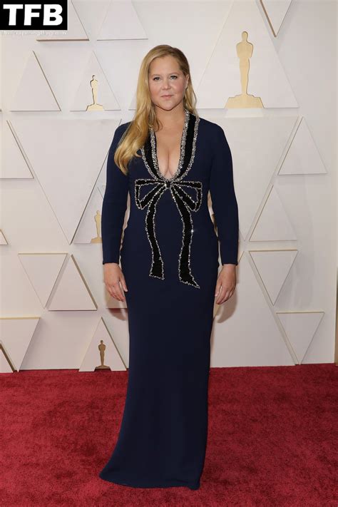 Amy Schumer Displays Nice Cleavage At The Th Annual Academy Awards