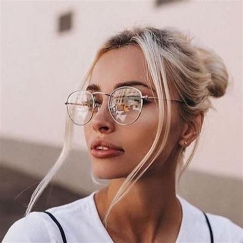 5 Makeup Tips If You Wear Glasses Society19 Womens Glasses Frames