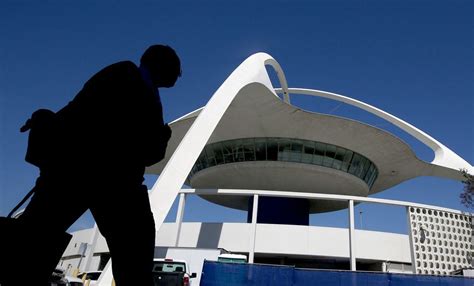 4 Workers Sickened By Gas Leak In Utility Room At Los Angeles Airport