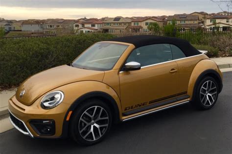 2018 vw beetle dune features peppy turbo engine