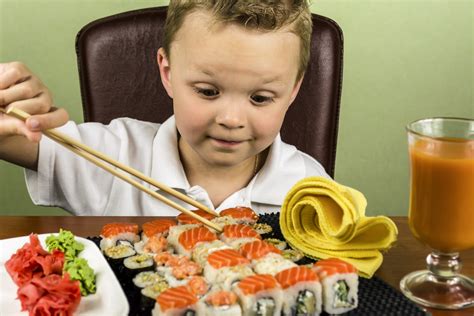 Boy Eats Sushi Set Savvy Tokyo