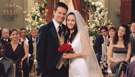 matthew perry was rumored to be in love with his friends co actor courteney cox