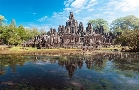 Angkor Thom Cambodge Temple De Khmer De Bayon Sur Angkor Vat Photo