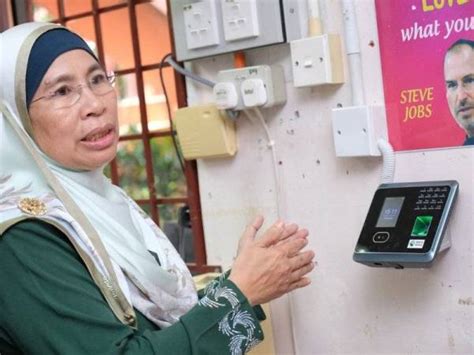 09:34 am pengerusi jawatankuasa khas bebas darurat dijangka menghadap agong hari ini. Sekolah Ini Guna Mesin Imbas Wajah Rekod Kehadiran, Tak ...