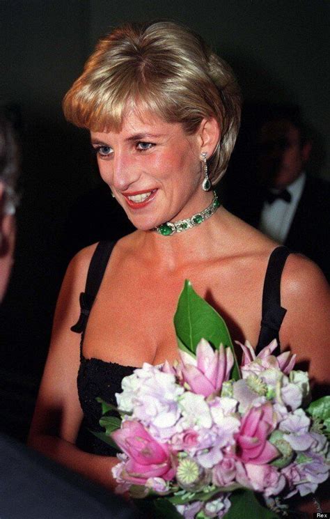 Official Picture Naomi Watts As Princess Diana An Uncanny Resemblance Pictures Huffpost