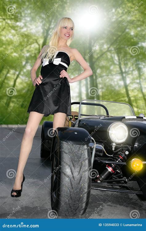 Blond Mooi Zwart Sportwagen Jong Sexy Meisje Stock Afbeelding Image