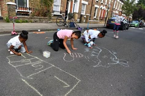 Amazing Photos Show London Kids Playing In Streets Again Thanks To 10