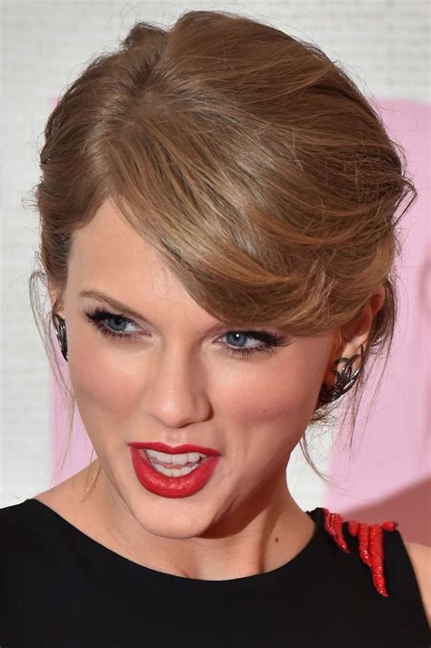 Taylor Swift 2015 Brit Awards 05 Gotceleb
