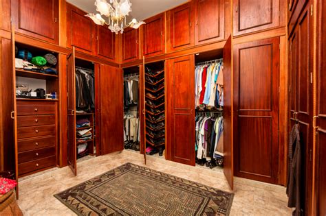 28 Incredible Walk In Closets And Wardrobes For Men And Women