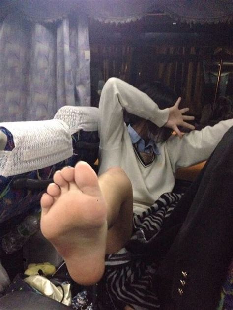 素人のJK女子高生の生足の足裏や足指の画像です足フェチにはたまらないJK足裏エロフェチ画像