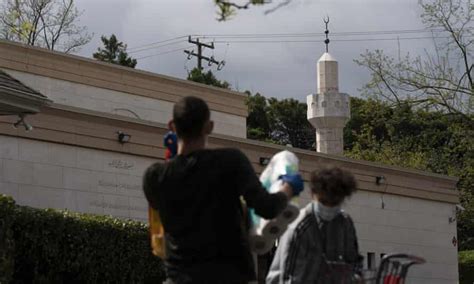 Local Us Mosques Caught In Pandemic Crunch Turn To Online Fundraisers