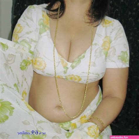 Desi Milf Aunty Hot Sleeveless Only Nudes Pics