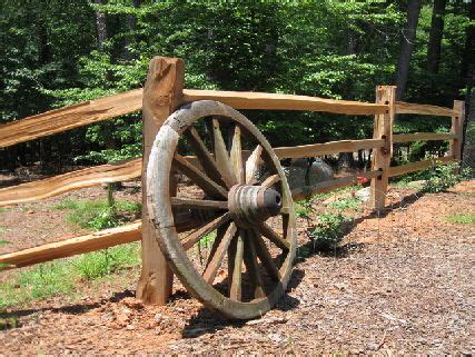 Split rail fences are constructed out of timber logs, typically split in half lengthwise to form the rails. wooden corner fence | Pictures of Split rail corner - Split rail fence corner post | Split rail ...