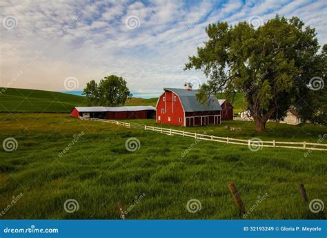 Red Barn Stock Image Image Of Homestead Rural Crop 32193249