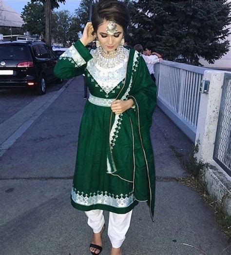 Pin By Smilla Jonsson On Kläder Persian Fashion Afghan Dresses
