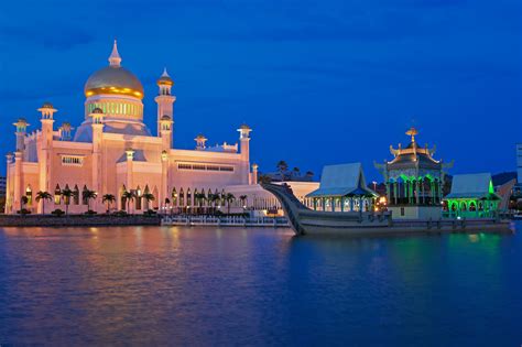 Mullah begawan sultan sir muda omar ali saifuddien iii (full name, sultan haji omar. Sultan Omar Ali Saifuddien Mosque - Mosque in Brunei ...