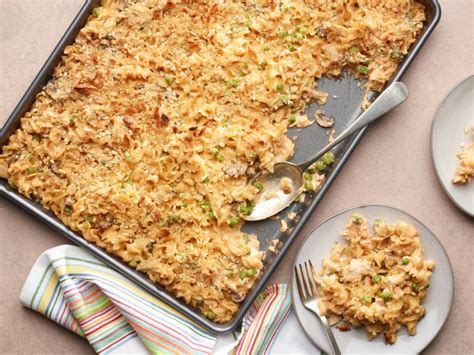 Ree drummond, the pioneer woman, has a ton of delightful recipes that are all ready in 16 minutes or less. Pioneer Woman Tuna Casserole Recipe / Classic Tuna Noodle Casserole Campbell Soup Company - The ...