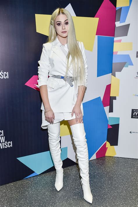 Sylwia przybysz i jan dąbrowski tworzą jeden z najpopularniejszych duetów youtuberów w polsce. Sylwia Przybysz jest w drugiej ciąży! Pokazała krągły ...