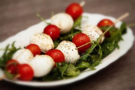 Spiedini Di Mozzarella E Pomodorini Pomodorini Spiedini Mozzarella