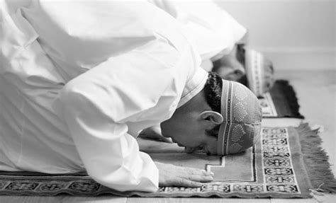 What Is The Basis Of Reciting The Qunut In The Fajr Prayer According To