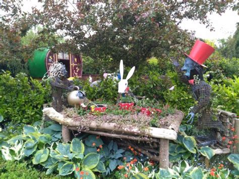 Alice In Wonderland Garden Statues Uk Bios Pics