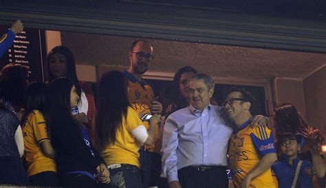 Lo mejor de los programas de. Rob Schneider felicitó a Tigres por su séptima estrella ...