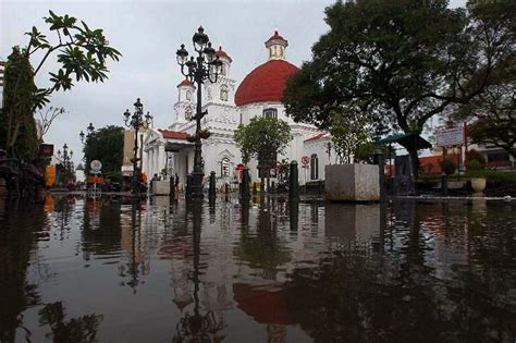 Foto Kawasan Kota Lama Semarang Kembali Terendam Banjir