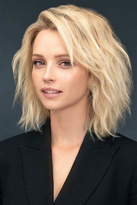 30 Best Short Hairstyles For Round Faces In 2021
