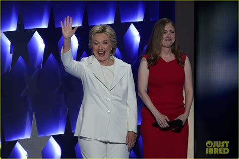 Chelsea Clinton Introduces Mom Hillary With Dnc Speech Video Photo