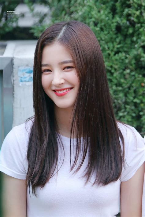 Nancy momoland is a korean singer who is dominating on the internet these days due to viral on tiktok. Pin by Cenon Dimaiwat on Nancy  Momoland  | Beauty girl ...