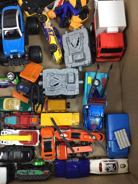 Lot Assorted Matchbox Realtoy Welly Toy Cars