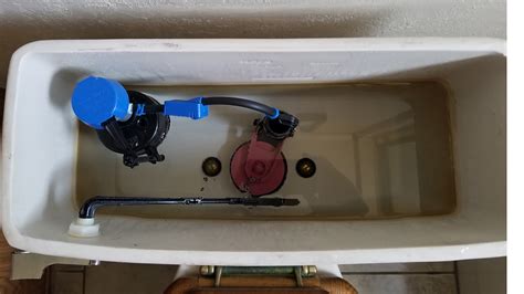 Locating Toilet Tank Leak Flapper Or Flush Valve Or Tanks Bolts And