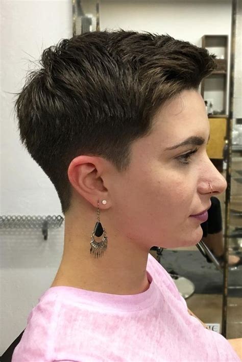 Androgynous haircuts are growing in popularity these days. 50 Ultra-Modern Tomboy Hairstyles and Haircuts that You ...