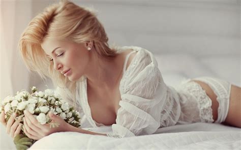 Hintergrundbilder Frau Modell Blond Blumen Lange Haare Kleid