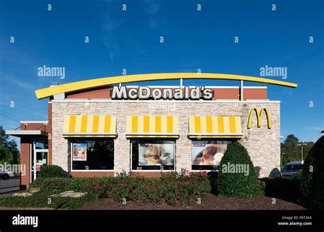 New Mcdonalds Restaurant Hi Res Stock Photography And Images Alamy