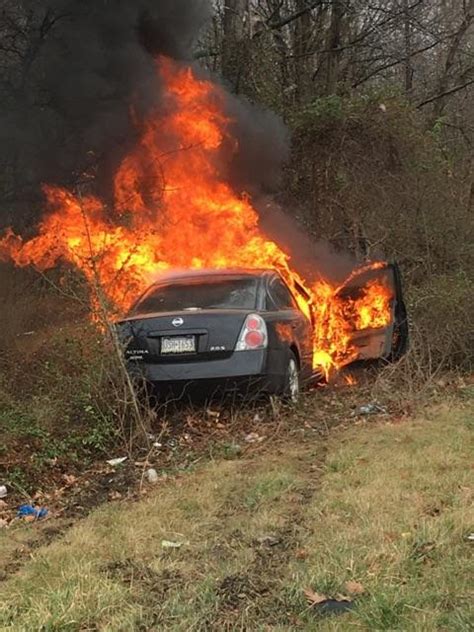 Car Crashes Into Tree Bursts Into Flames On I 95 Ramp