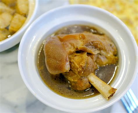 Restoran seng huat bak kut teh (under the klang bridge bak kut teh,klang ba kut teh. The traditional touchstones of bak kut teh are all ...